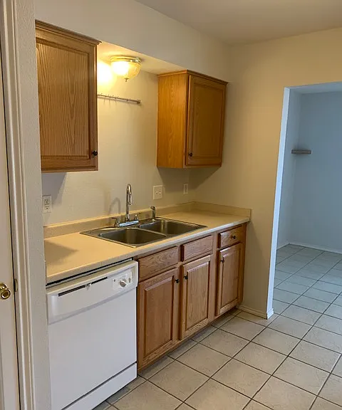 536 W Hopkins St #1 — Photo 7