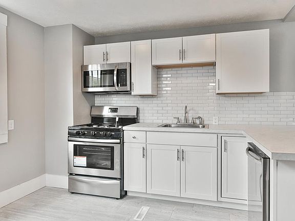 3rd image of 3035 Lincoln Blvd