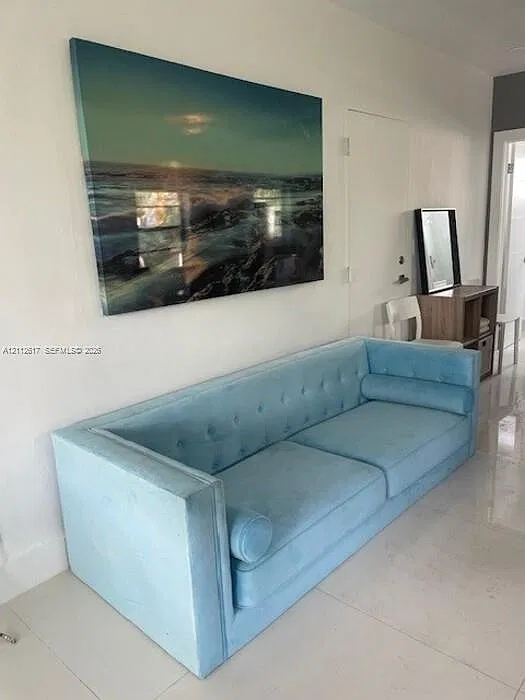 1604 Drexel Condo — Photo 3