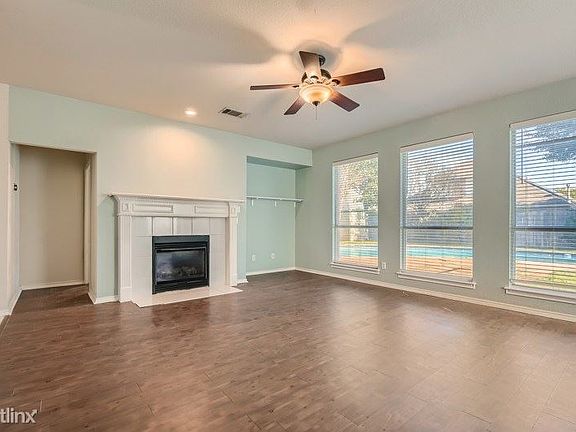 3rd image of 5816 Clear Creek Dr