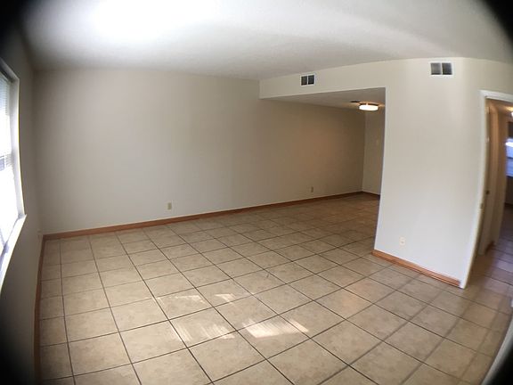 3rd image of 1928 Leslie Dr