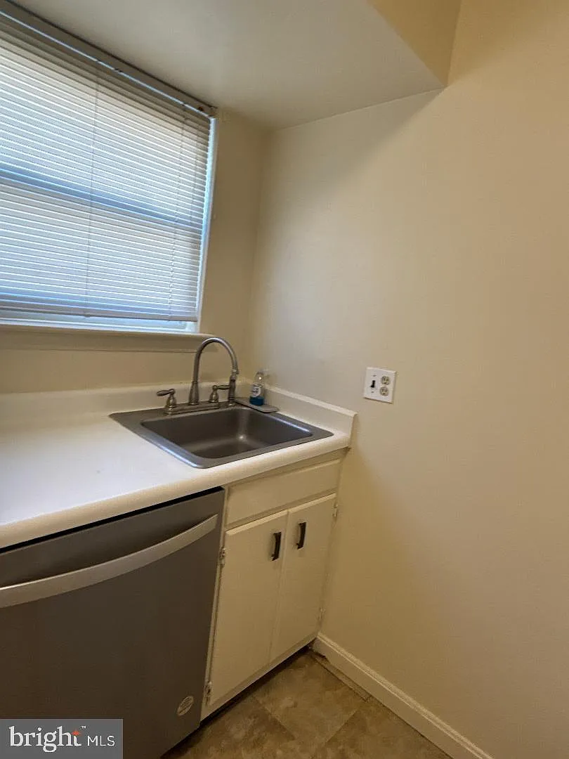 1 bed, 1.0 bath, 726 sqft, $1,600 — Photo 3
