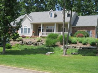 24 Hemlock Ln, Binghamton, NY 13901