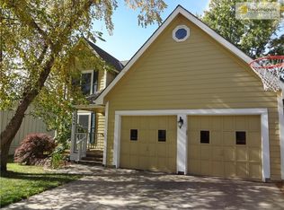 7204 Park St, Shawnee, KS 66216