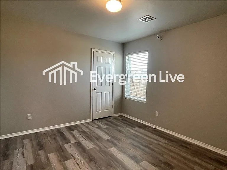 1016 N Scouts Court Way — Photo 9