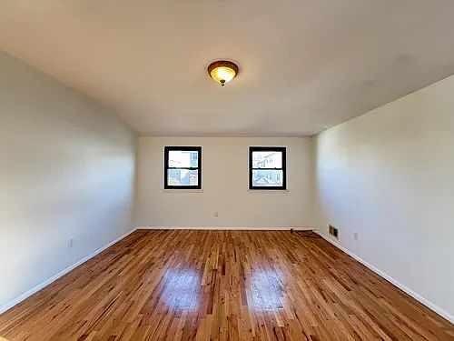 1st image of 119 Park Dr N #3
