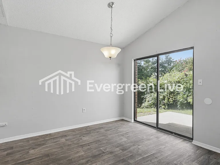 213 Eagle Dr — Photo 4