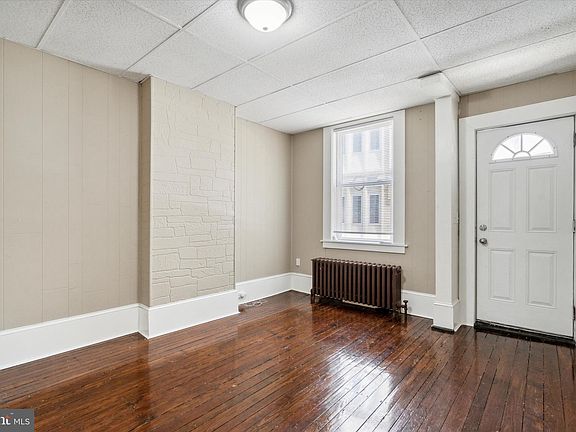 3rd image of 2034 E Clementine St