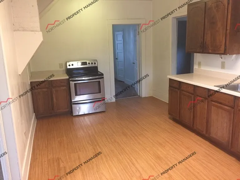 901 NW Saint Helens Ave — Photo 6