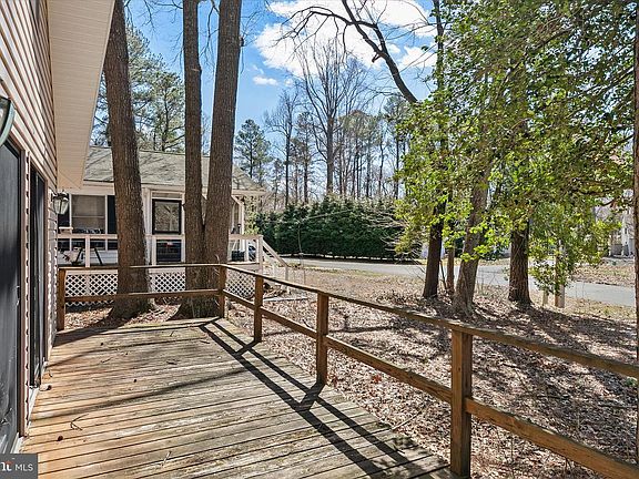 3rd image of 32783 Poplar Dr
