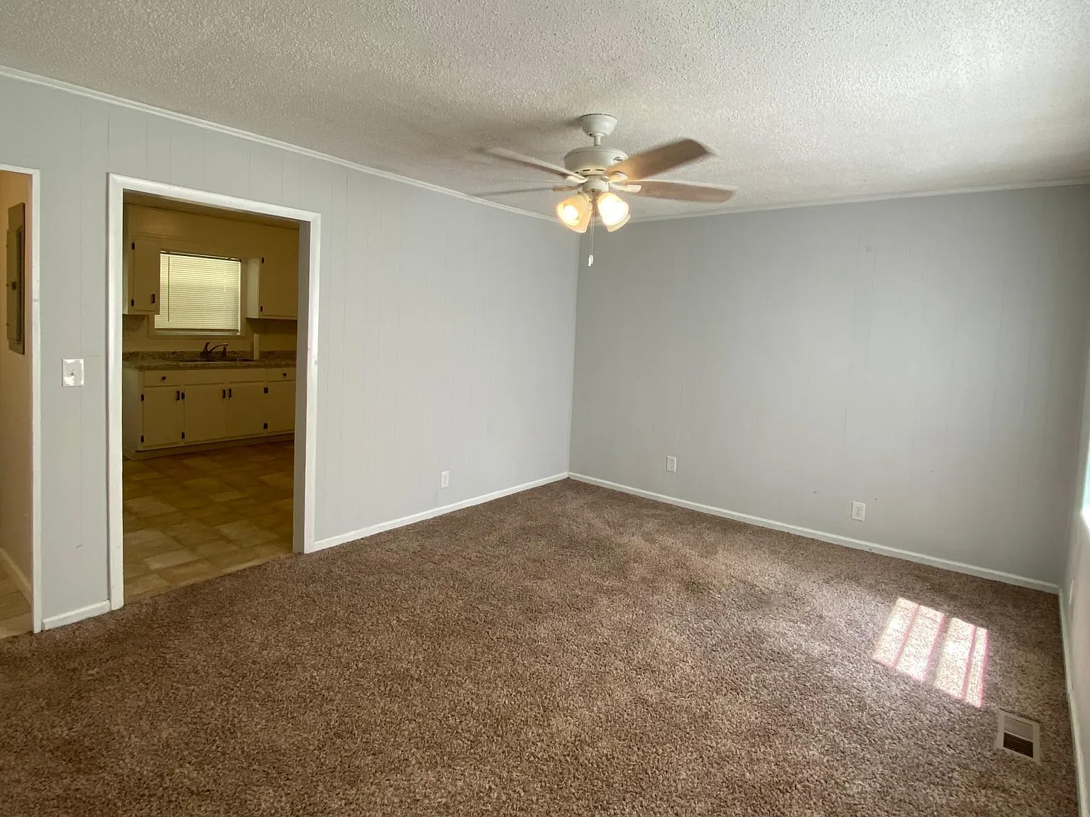 2 bed, 800 sqft, $1,050 — Photo 3