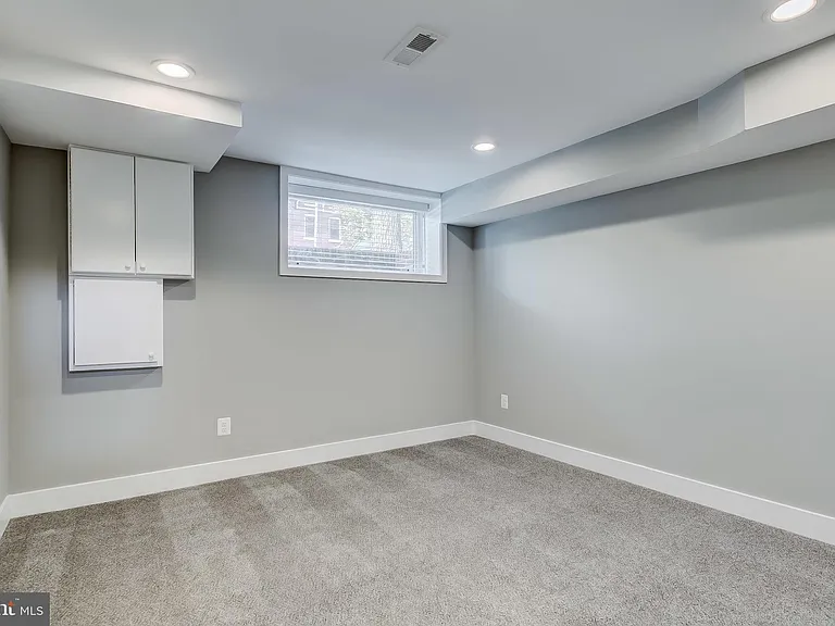 715 S Conkling St — Photo 26