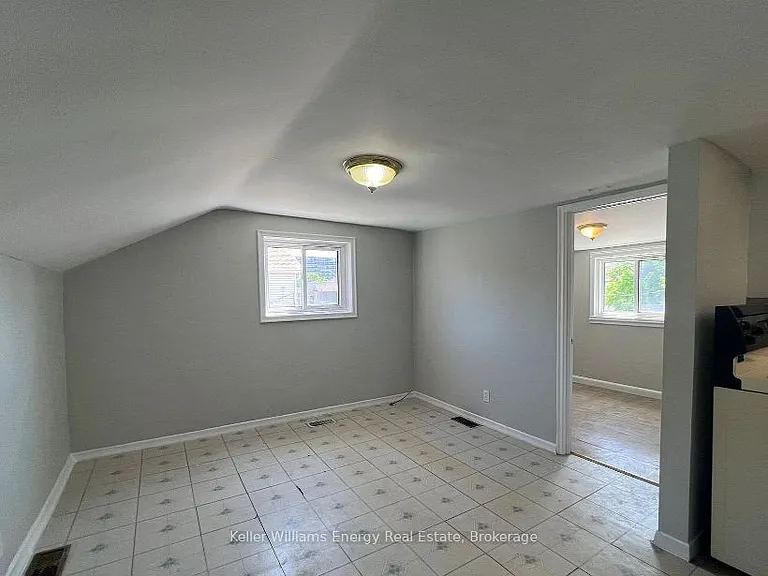 169 Mary St N #2 — Photo 5