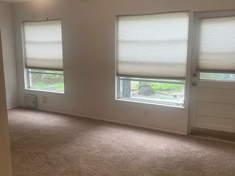 2427 Rhodesian Dr — Photo 16