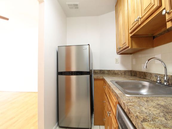 2nd image of 931 Spruce St #A