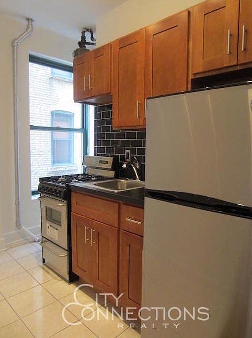 2nd image of 270 6th Ave APT 12