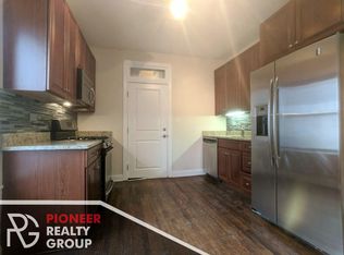 736 W Addison St #W1, Chicago, IL 60613