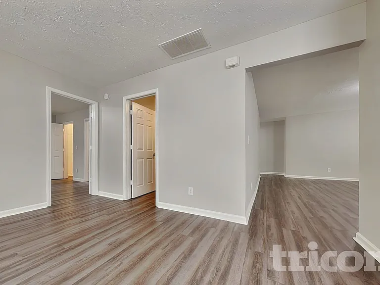 3846 Nuthatcher Dr — Photo 5