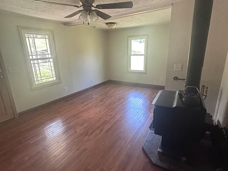 213 E Farmer St — Photo 6