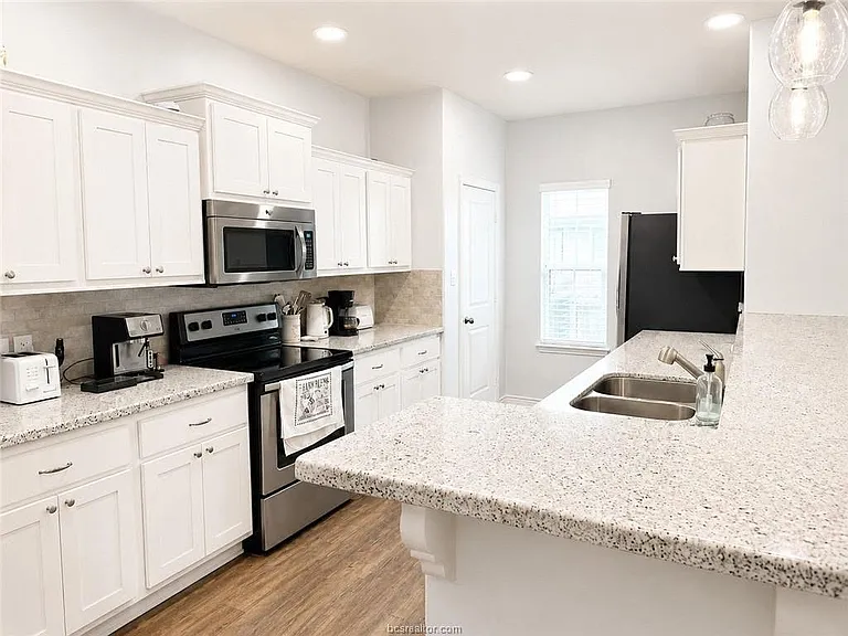 3420 Summerway Dr — Photo 3