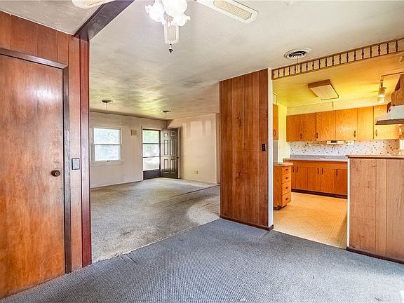 3rd image of 75 Whippoorwill Dr
