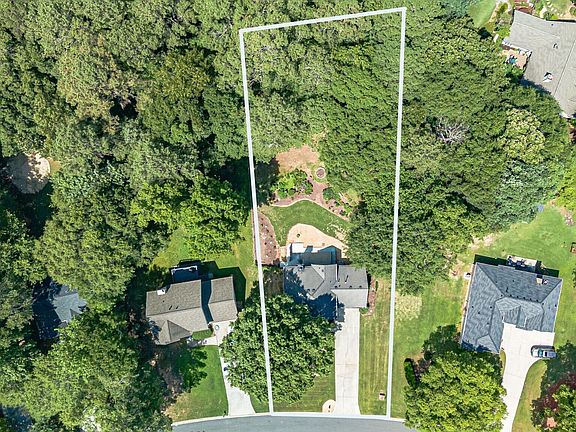 2nd image of 2240 Emerald Dr
