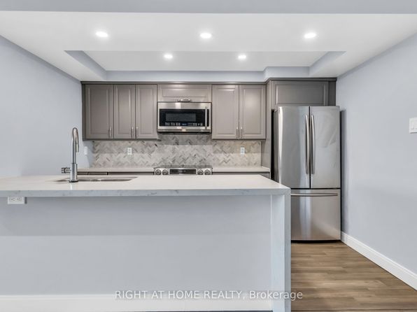 356 McRae Dr Unit 406, Toronto, ON M4G 4G4
