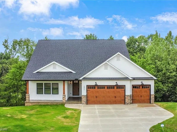 2861 Lakeview Dr, Uniontown, OH 44685