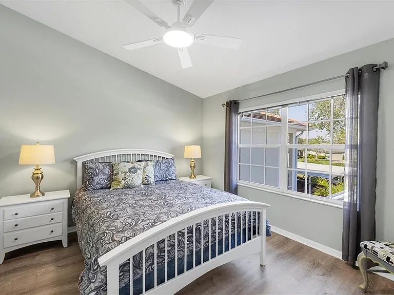 809 Montrose Dr #203 — Photo 20