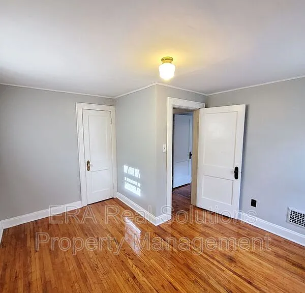 695 S Eureka Ave — Photo 11