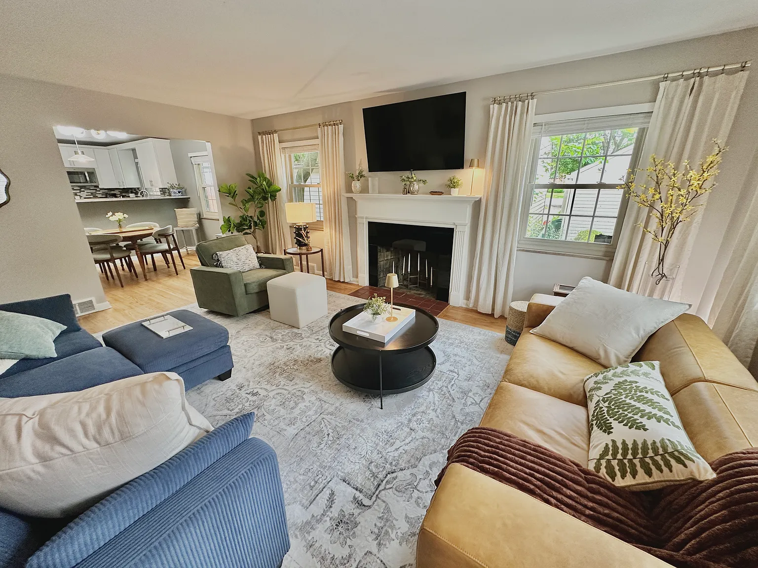 2 bed, 1100 sqft, $2,950 — Photo 3