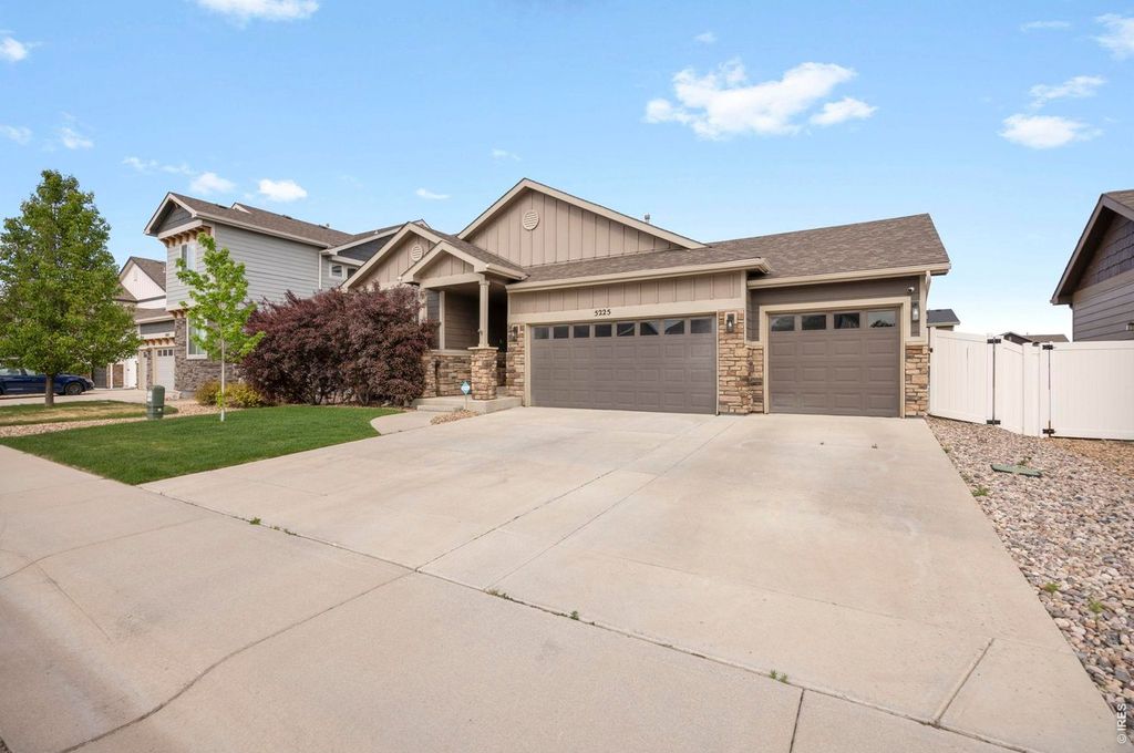 5225 Carmon Dr