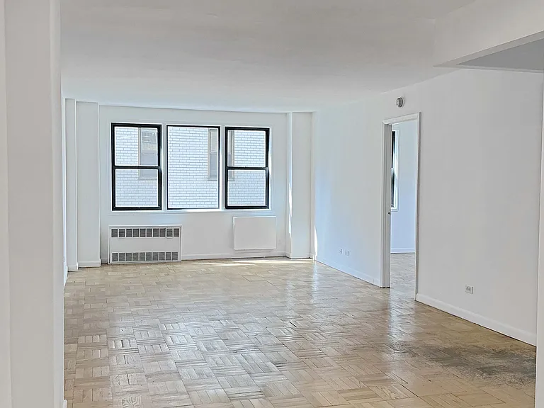 150 E 18th St #6E — Photo 5