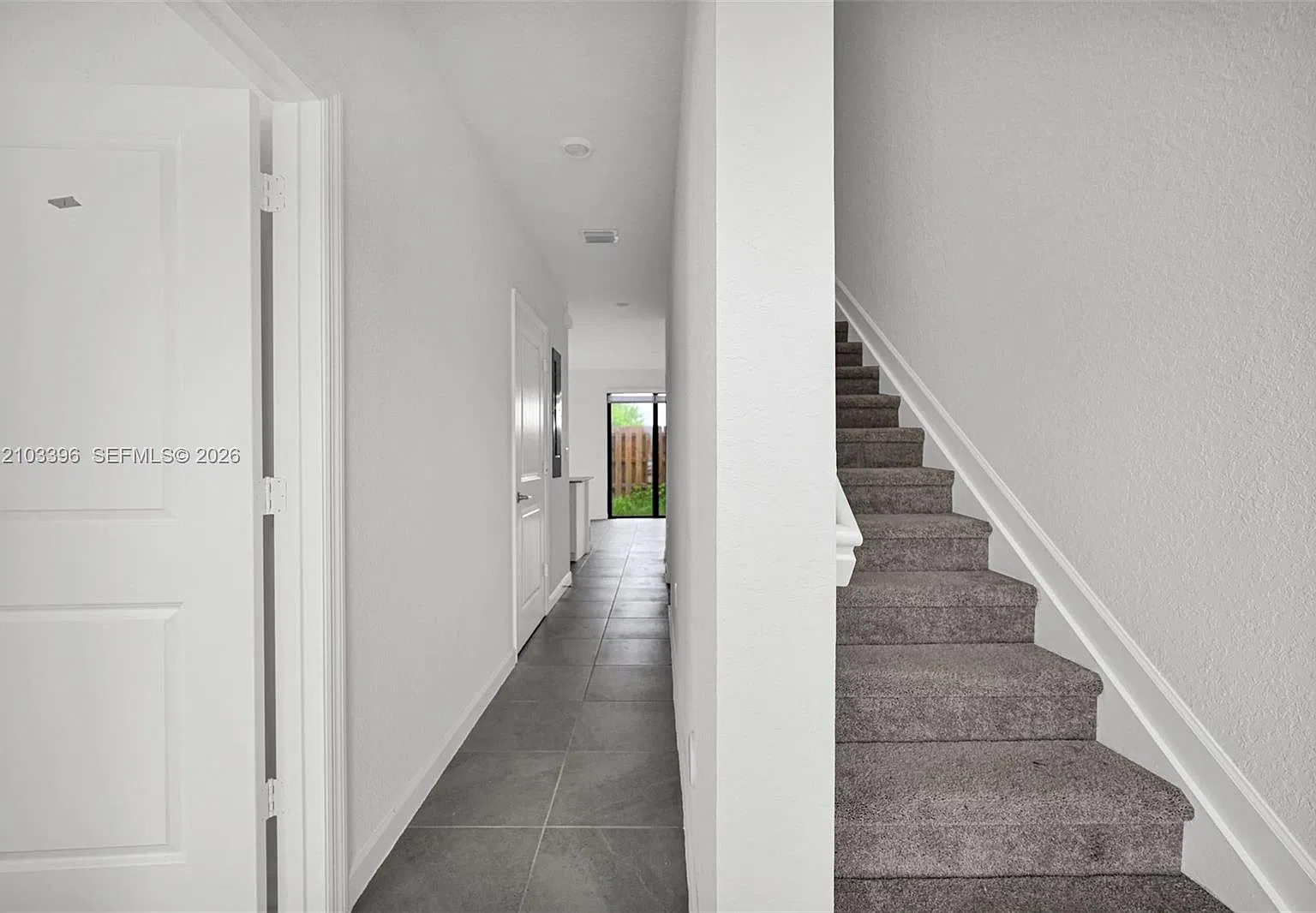 4 bed, 4.0 bath, $2,950 — Photo 3