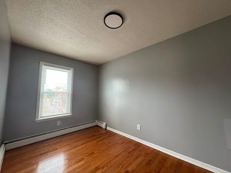 910 Dixwell Ave #2RR — Photo 8