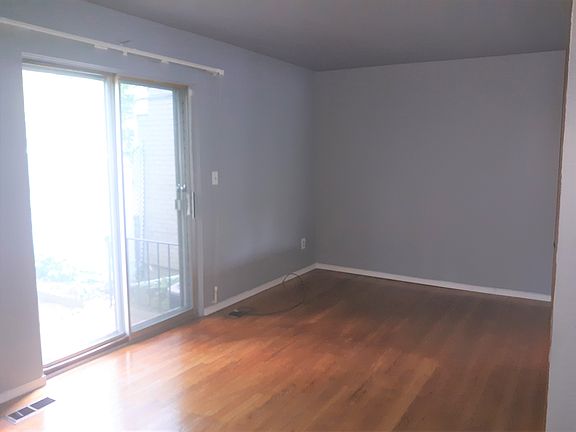 5th image of 142 S Christine Cir
