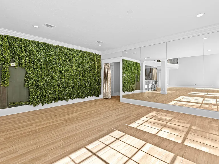 21203 Lochmere Ln — Photo 9