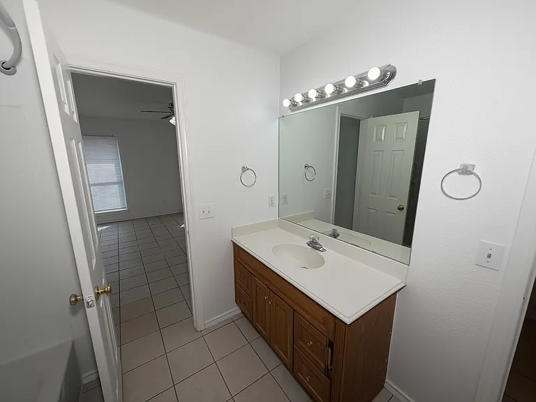 931 S Farmington Rd — Photo 8