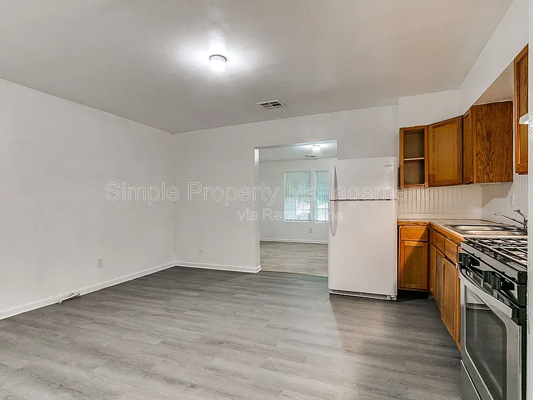 2301 SW 24th St #2 — Photo 7