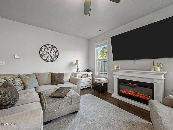 4th image of 401 Vandemere Court