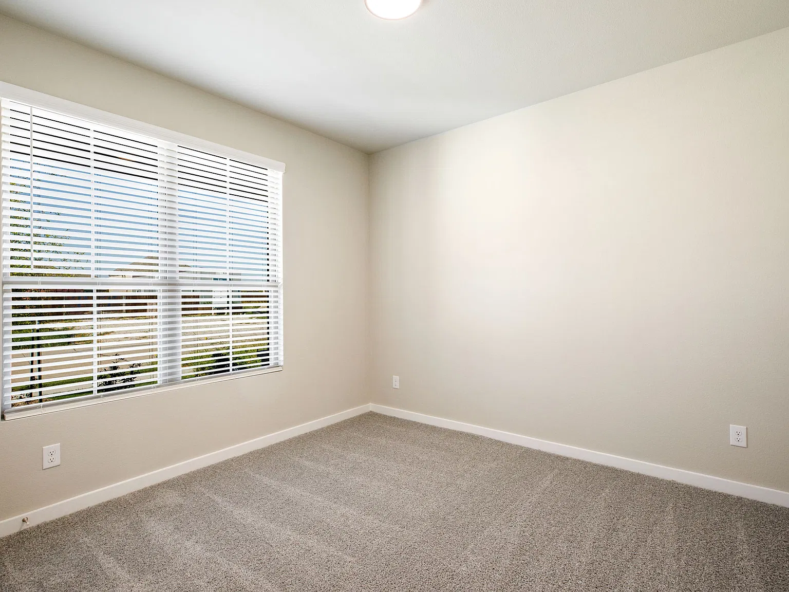 5 bed, 2937 sqft, $3,495 — Photo 4