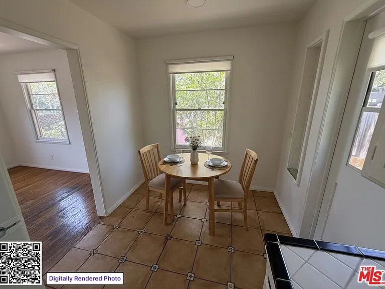 802 Superba Ave — Photo 22