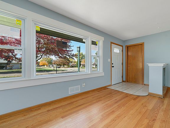 3rd image of 2304 Wyoming Dr