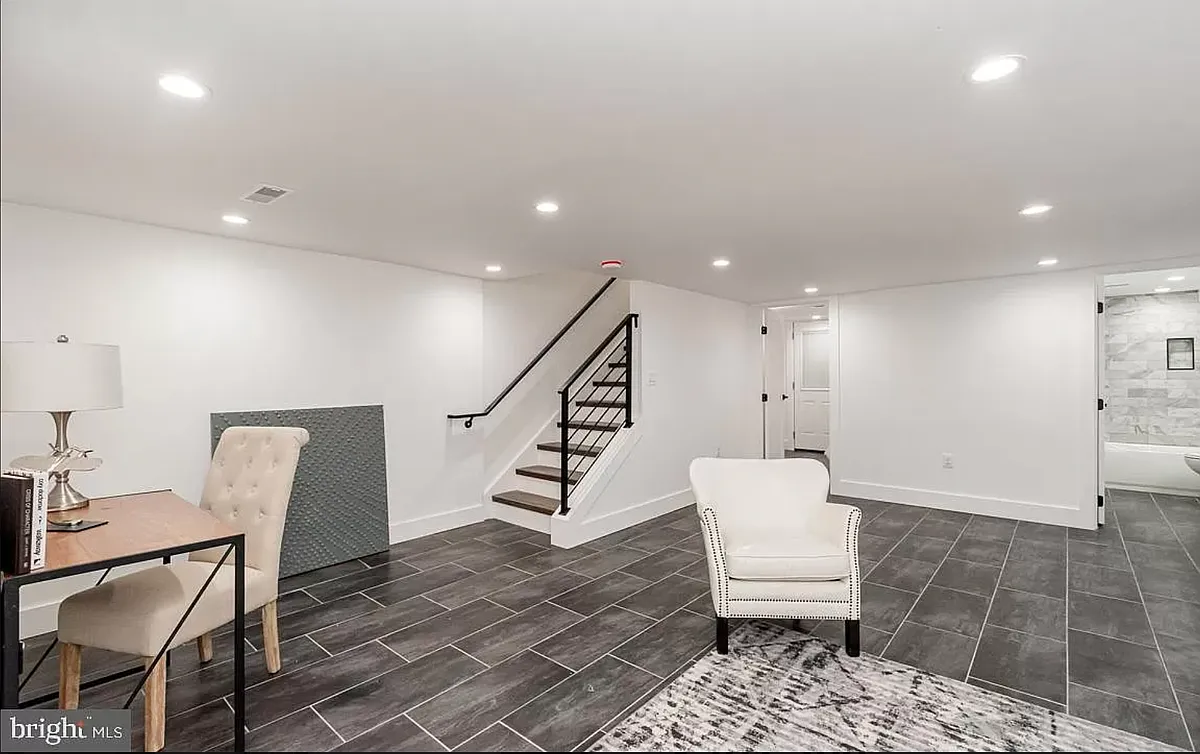 Building Photo - 436 Lamont St NW #BASEMENT