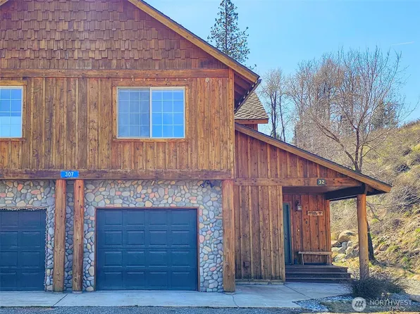 307 2 Cascadian Lane #32, Winthrop, WA 98862