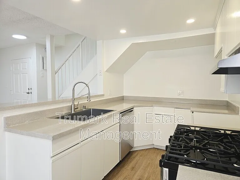 1122 E Elk Ave #123 — Photo 2
