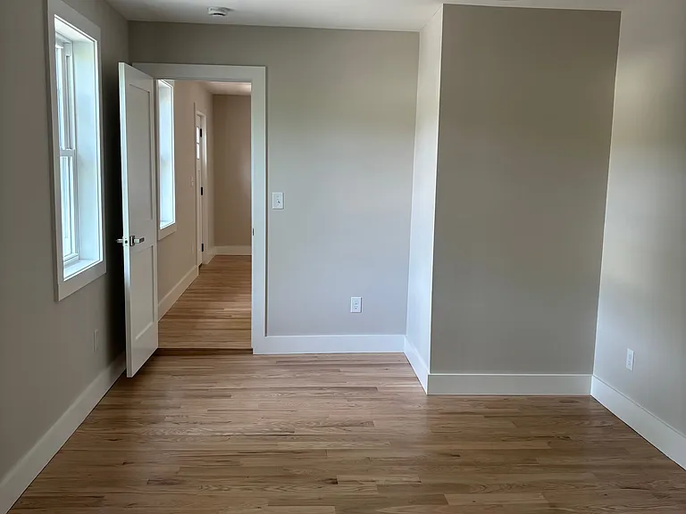 10-12 H St — Photo 7