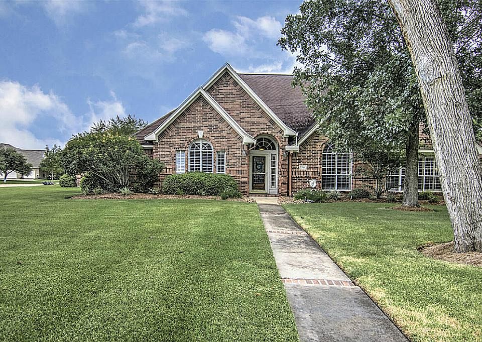 1st image of 218 Violet Ln