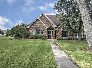 218 Violet Ln, Lake Jackson, TX 77566