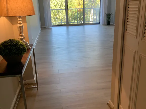 4977 Battery Ln APT 515, Bethesda, MD 20814